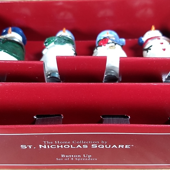 NWT St Nicholas Square "Button Up" 4 spreader set - Picture 7 of 13